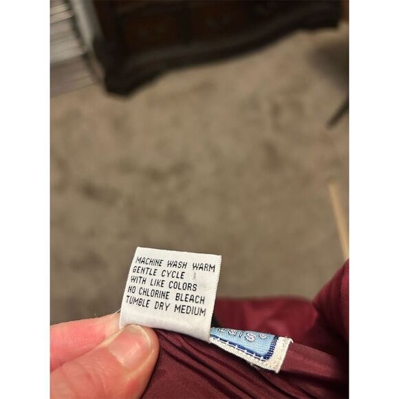 Vintage Women's Burgundy Puffer Vest Size S Casual Winter Outerwear - Picture 9 of 9